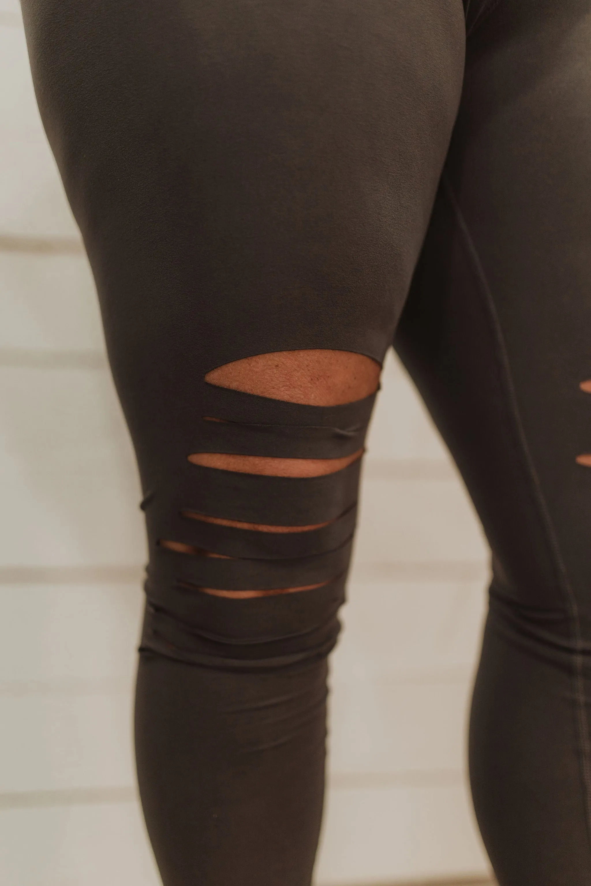 CURVY LEGGINGS WITH LASER CUT OUT