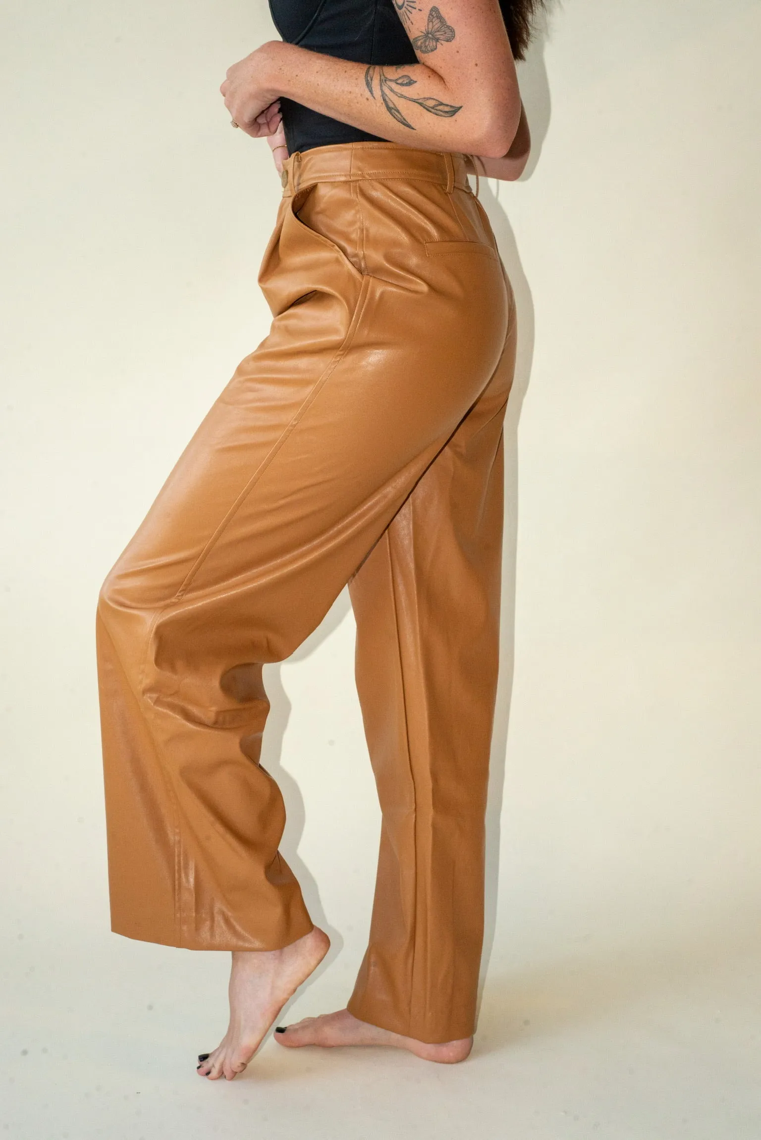 FAUX LEATHER TROUSER