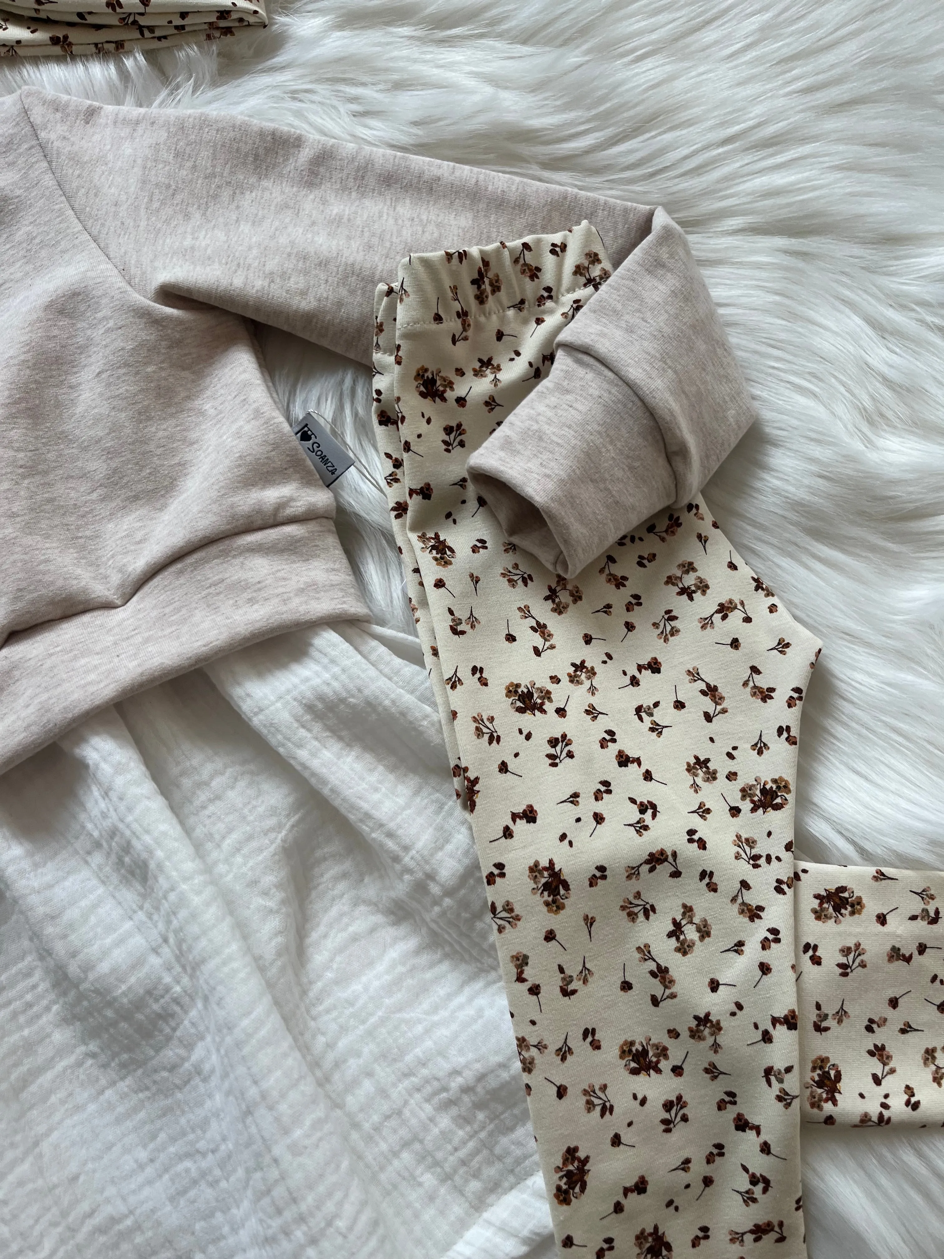 Outfit beige Blumen - Girlysweater & Leggings & Stirnband